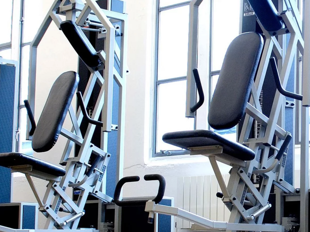 Moderne MedX-Trainingsmaschinen bei Kieser – Eigenentwicklung und europäische Lizenzfertigung für höchste biomechanische Präzision seit 1998.