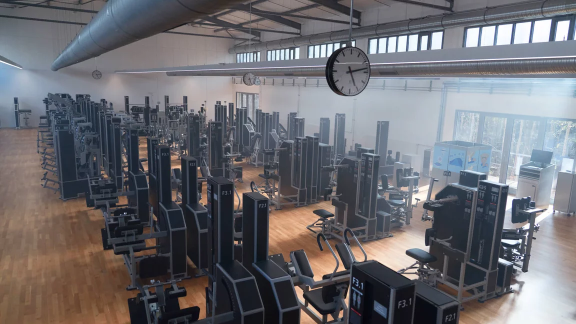 [Translate to English:] Trainingsmaschinen im Kieser Studio