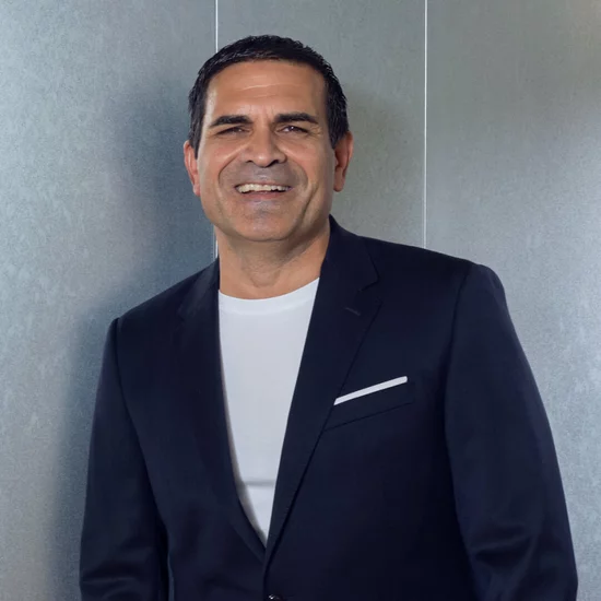 Porträt von Michael Antonopoulos, CEO von Kieser – Repräsentant für innovative Unternehmensführung im Bereich gesundheitsorientiertes Krafttraining.
