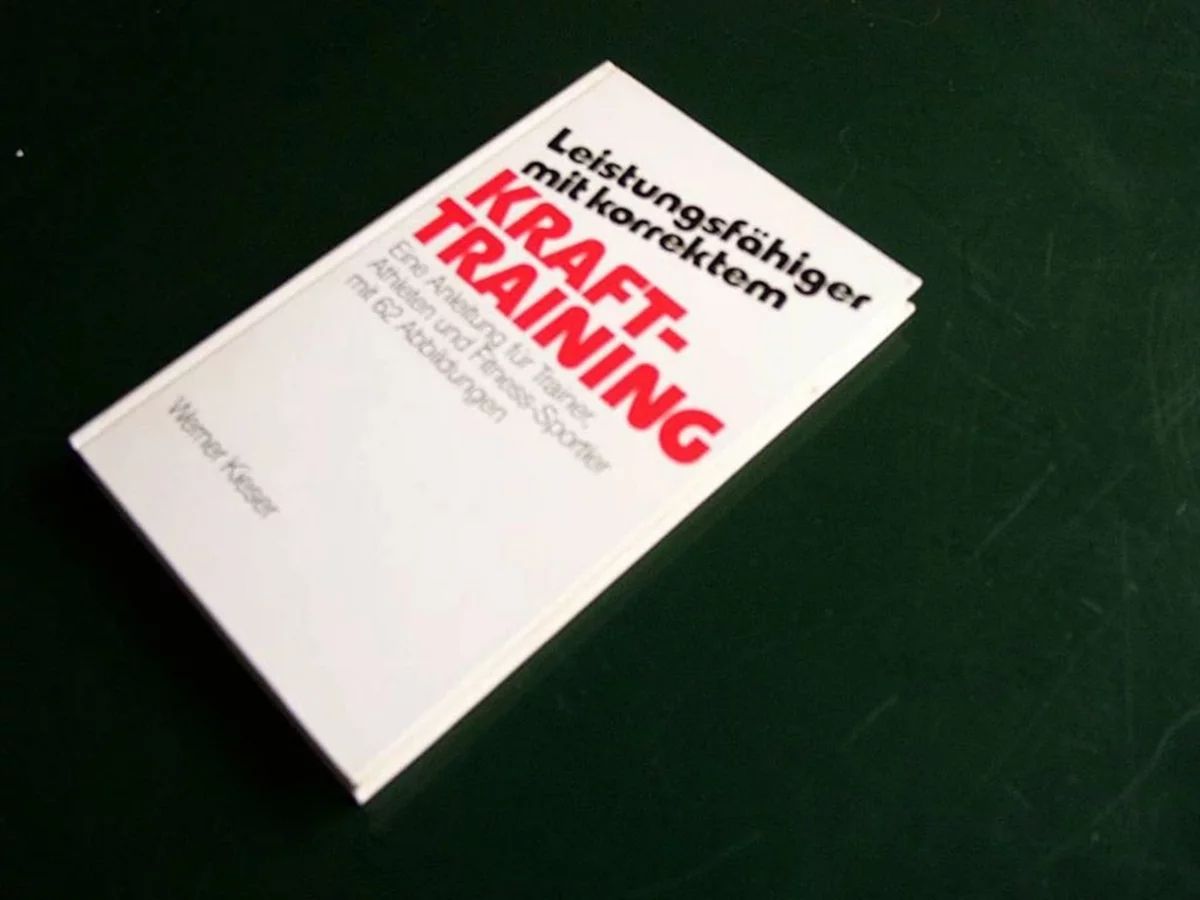 Cover des Buches ‚Leistungsfähiger mit korrektem Krafttraining‘ von Werner Kieser, erschienen 1979 im Falkenverlag – das erste populärwissenschaftliche Fachbuch zum Thema.